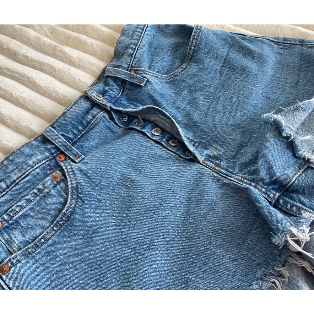 Levis 501 Original High Rise Cut Off Denim Shorts Medium Wash Blue Womens 32 - Picture 8 of 8